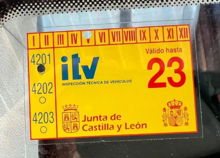 Elimina la pegatina de la ITV sin complicaciones en simples pasos