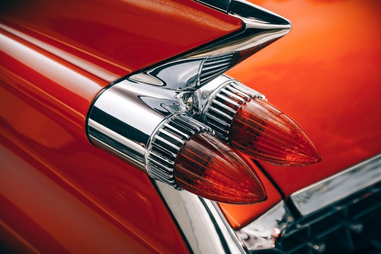 ¿Cuál es la altura adecuada para las luces del coche?