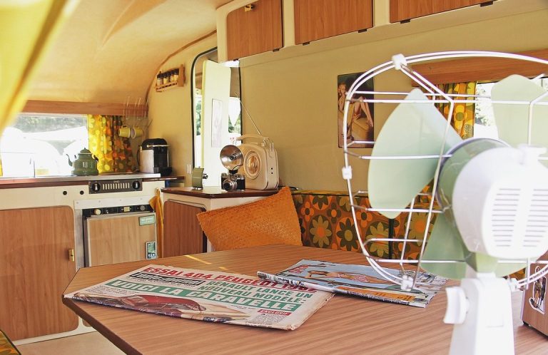 Regulaciones y restricciones sobre la instalación de cámaras en coches