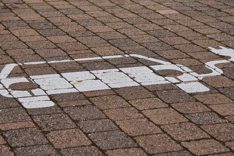 Costo y cálculo de carga de batería de coche eléctrico