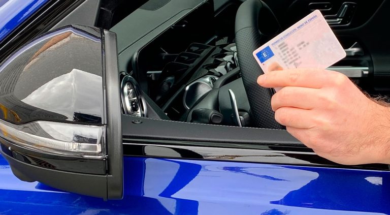 Uso del carnet de conducir personal para vehículo de empresa