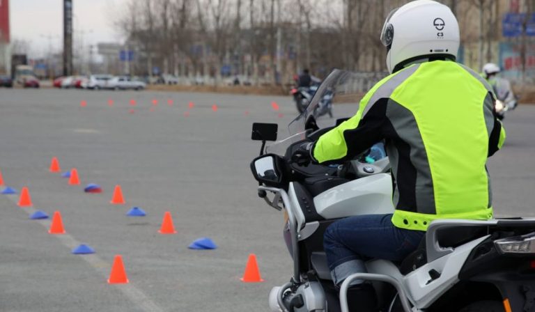 Carnet de moto en España: ¡Descubre el emocionante mundo y conoce su nombre!