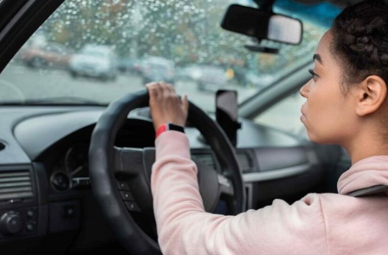 Carnet suspendido: Multa y consecuencias de sentencia judicial