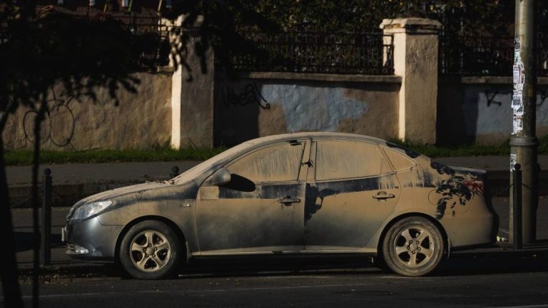 Los peligros de dejar el coche arrancado durante mucho tiempo