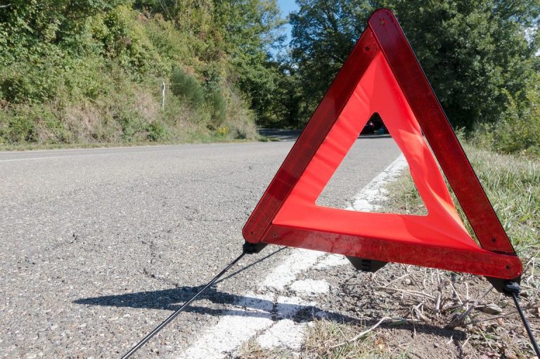 Guía para solucionar problemas si tu coche se avería en la carretera