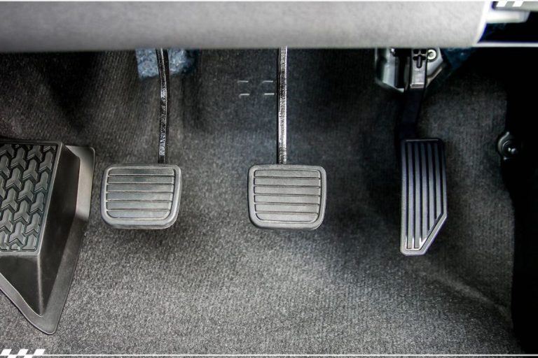 La importancia de pisar el embrague al arrancar el coche