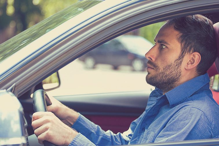 Posibles causas y soluciones para los tirones en mi coche