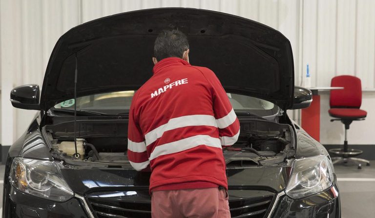 Soluciones para evitar que entre agua en el coche cuando llueve