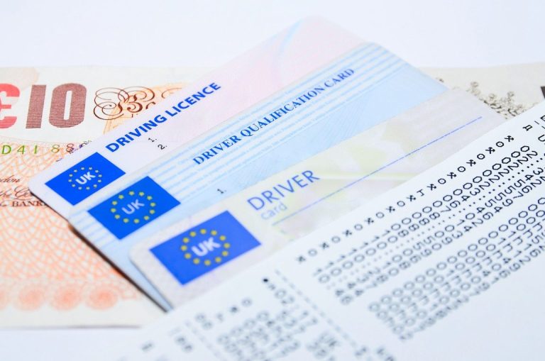 Corrigiendo malos hábitos al conducir para una conducción segura