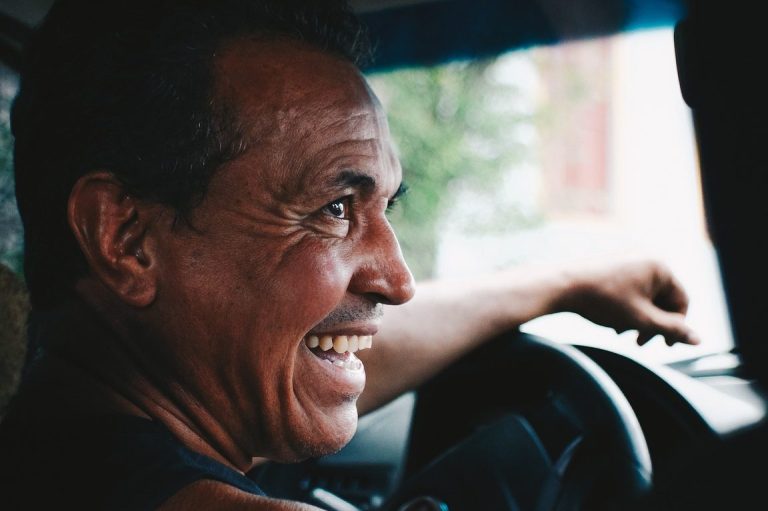 Beneficios de tomar clases de manejo antes de obtener el carnet