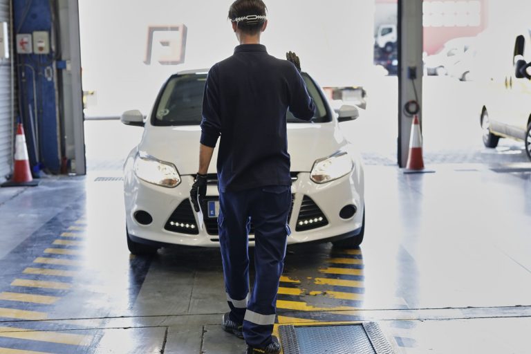 ¡Supera la ITV sin problemas! Guía rápida y fácil de papeles necesarios. ¡Prepárate con nuestra ayuda!