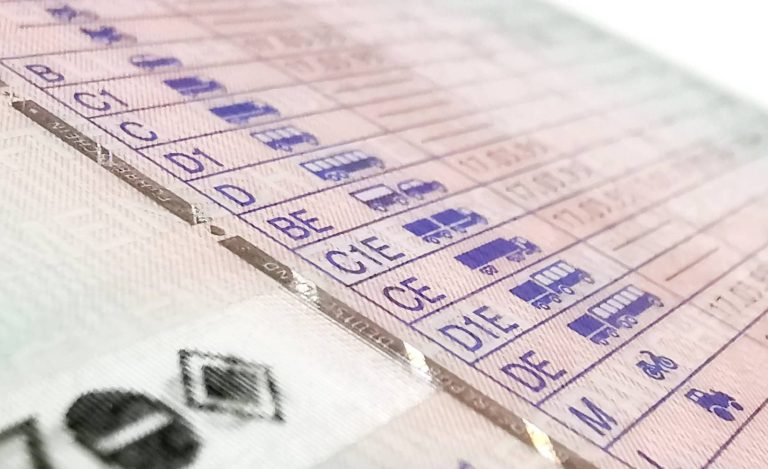 Renueva tu carnet de conducir sin complicaciones: Conoce el impacto de las tasas de tráfico