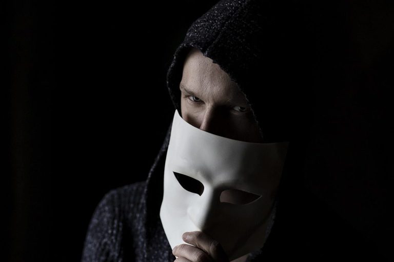 Cómo actuar si te estafan al comprar un coche de segunda mano