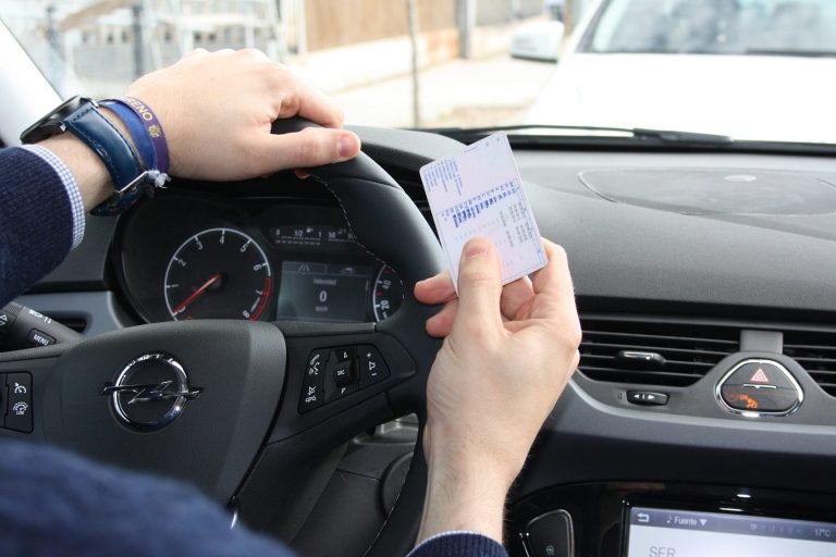 Evita errores al tomar el examen de conducir: guía práctica