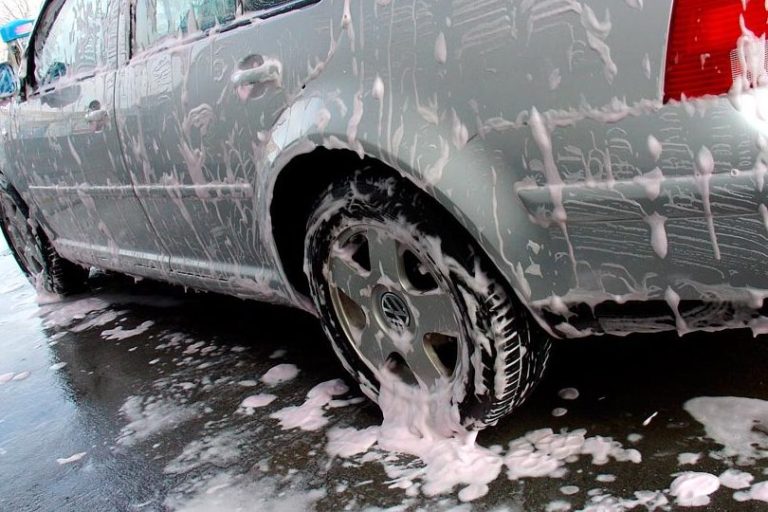 Los mejores jabones para limpiar tu coche y dejarlo impecable