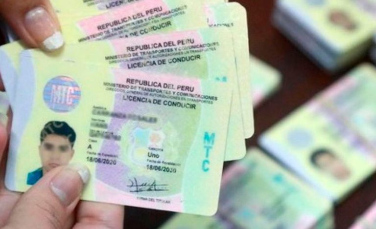 Carnet necesario para conducir una moto de 250cc en español