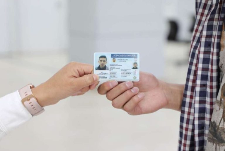 ¿A qué edad se puede conducir una moto de 49cc en España?