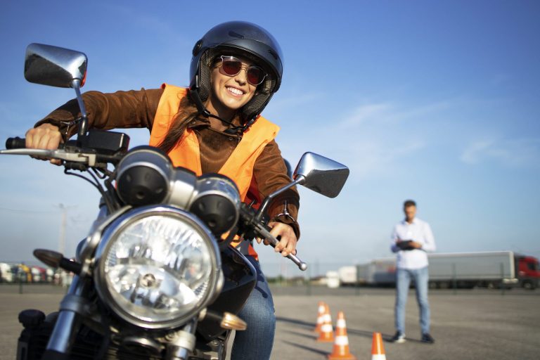 Obtén el carnet B para motos triciclos: Requisitos y proceso esencial