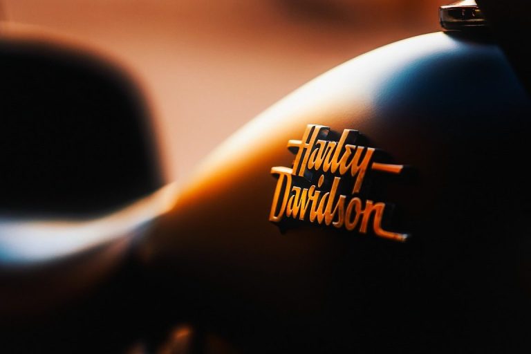 Obtén tu carnet de moto a los 15 años y vive la libertad en la carretera