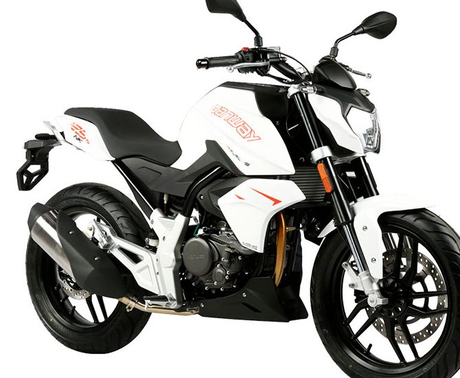 Consecuencias y multas por conducir moto de 125cc sin carnet: Descubre las implacables sanciones