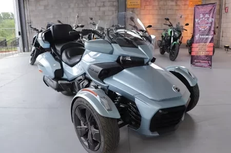 Motos de tres ruedas: Vive la libertad sin límites con las mejores opciones