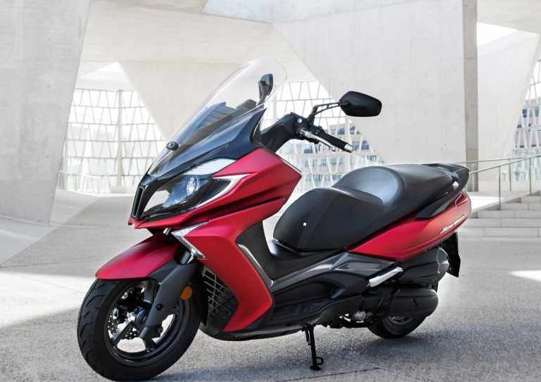 Conquista la libertad en las carreteras: Requisitos carnet A2 desvelados