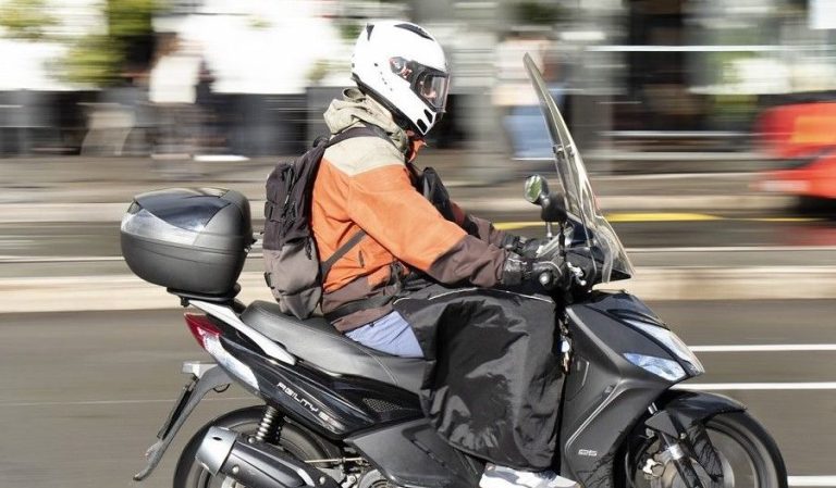 ¡Evita multas y protege tu vehículo con la pegatina ITV obligatoria!