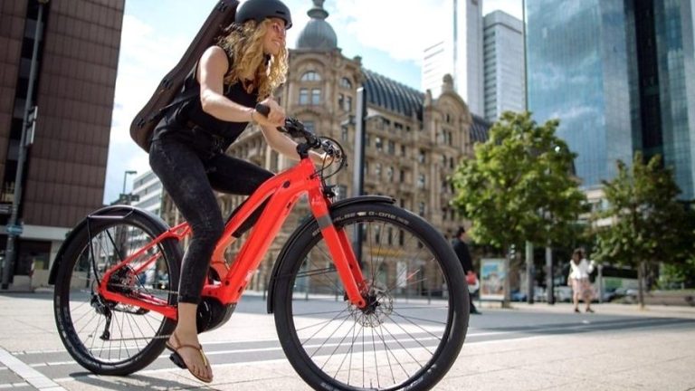 Cómo cambiar las ruedas traseras por las delanteras: guía paso a paso