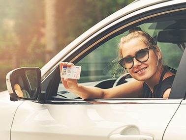 Obtén toda la información sobre los requisitos y edad mínima para el carnet de coche ¡Asegúrate de estar preparado!