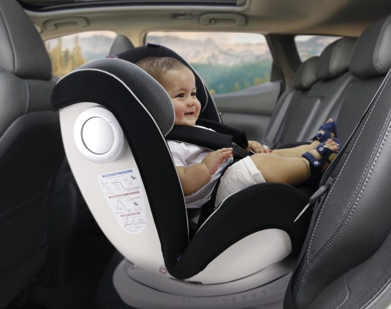 ¿A qué edad se debe cambiar la silla del coche para niños?