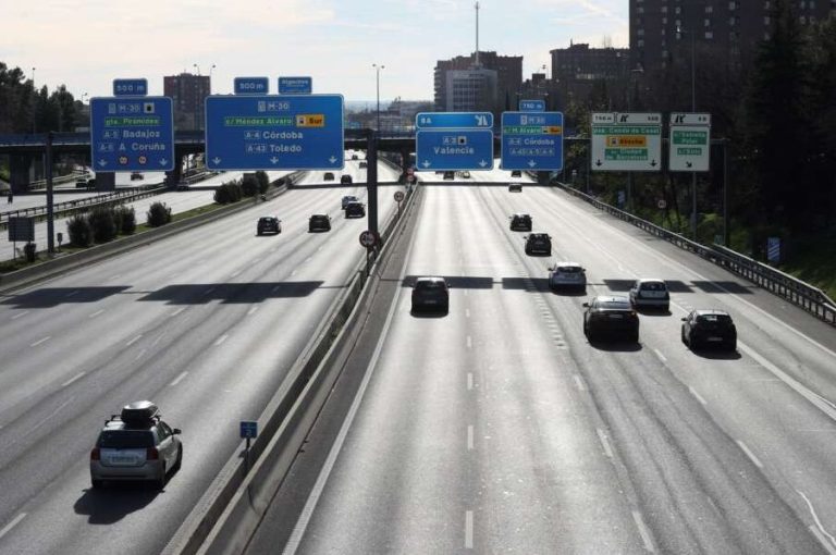 Contaminación de coches según DGT: categorías y clasificación